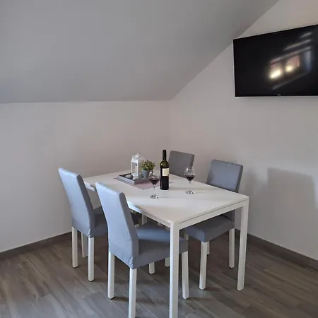 Oblak 아파트 라브나 고라