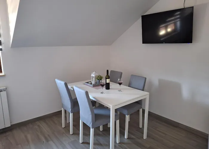 Oblak アパート ラブナ・ゴラ